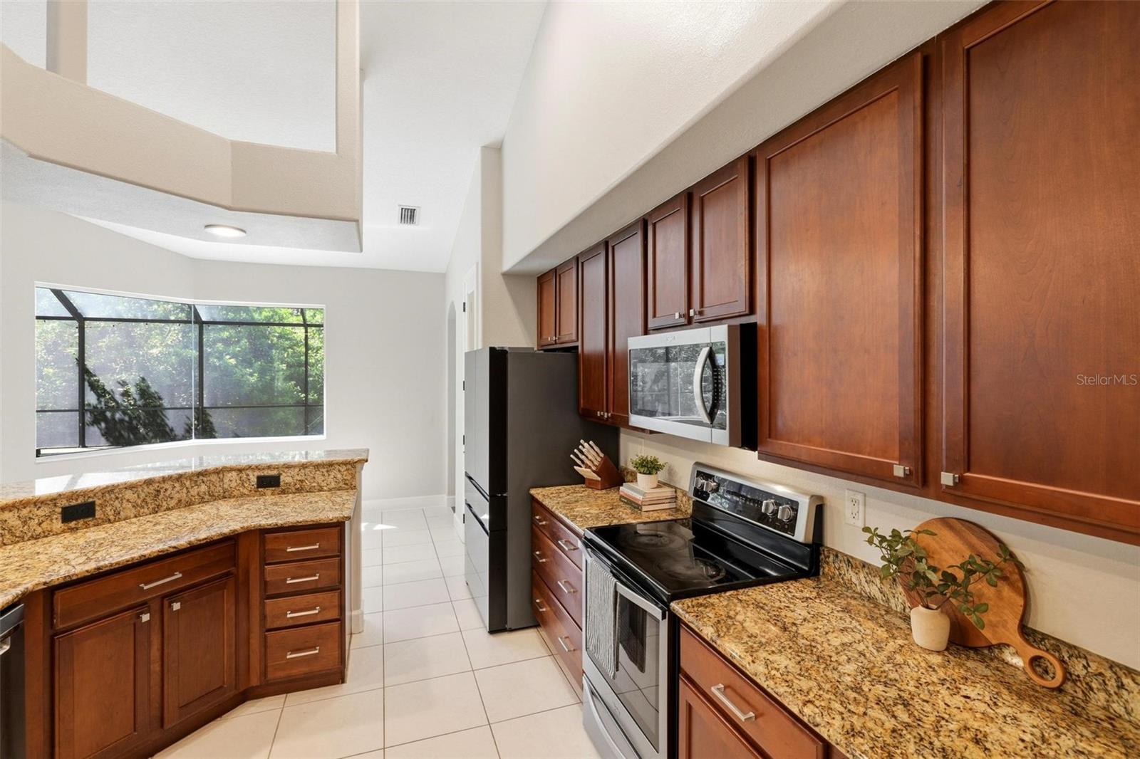 3769 GARLENDA AVE — photo 15
