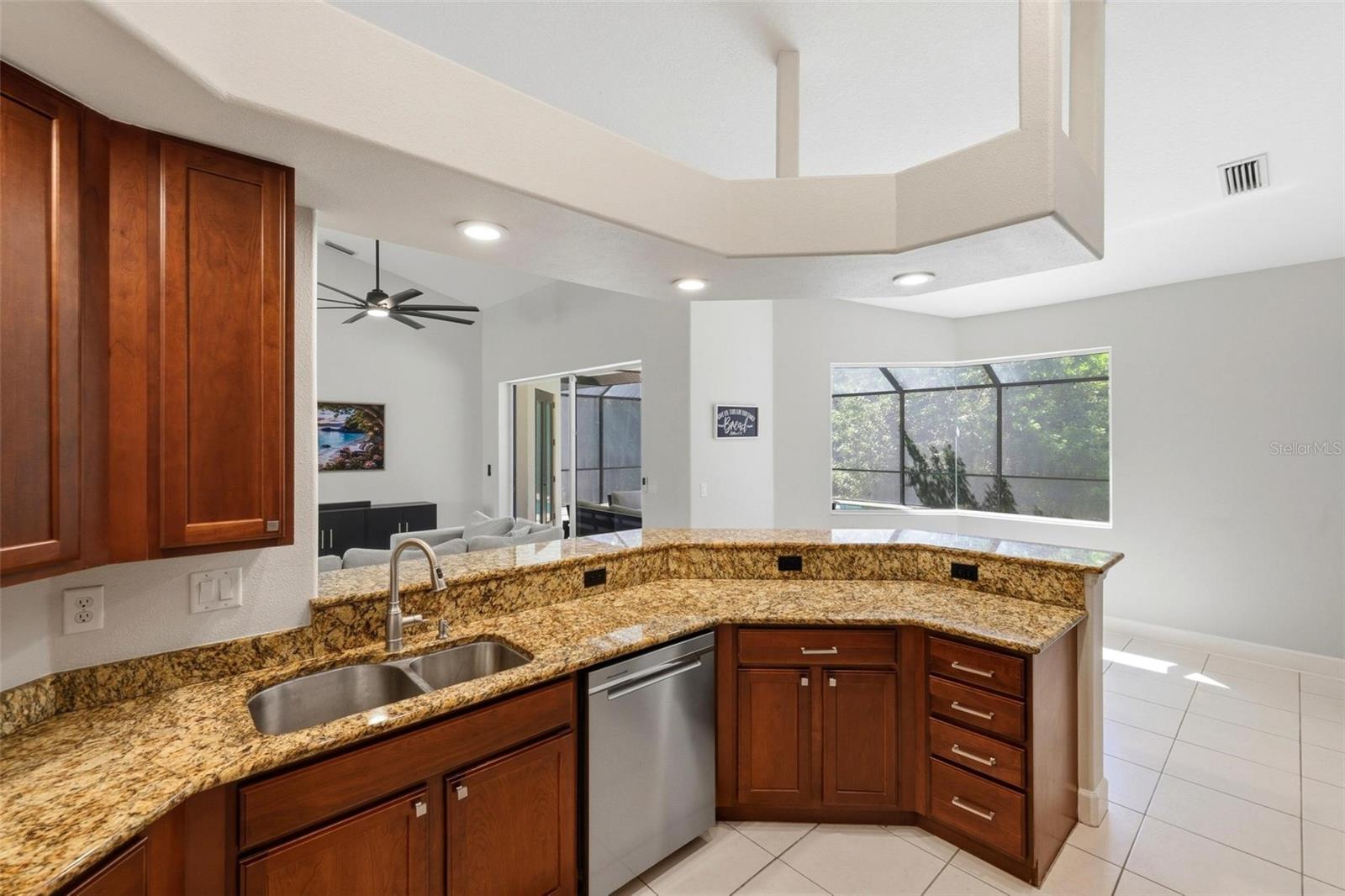 3769 GARLENDA AVE — photo 18