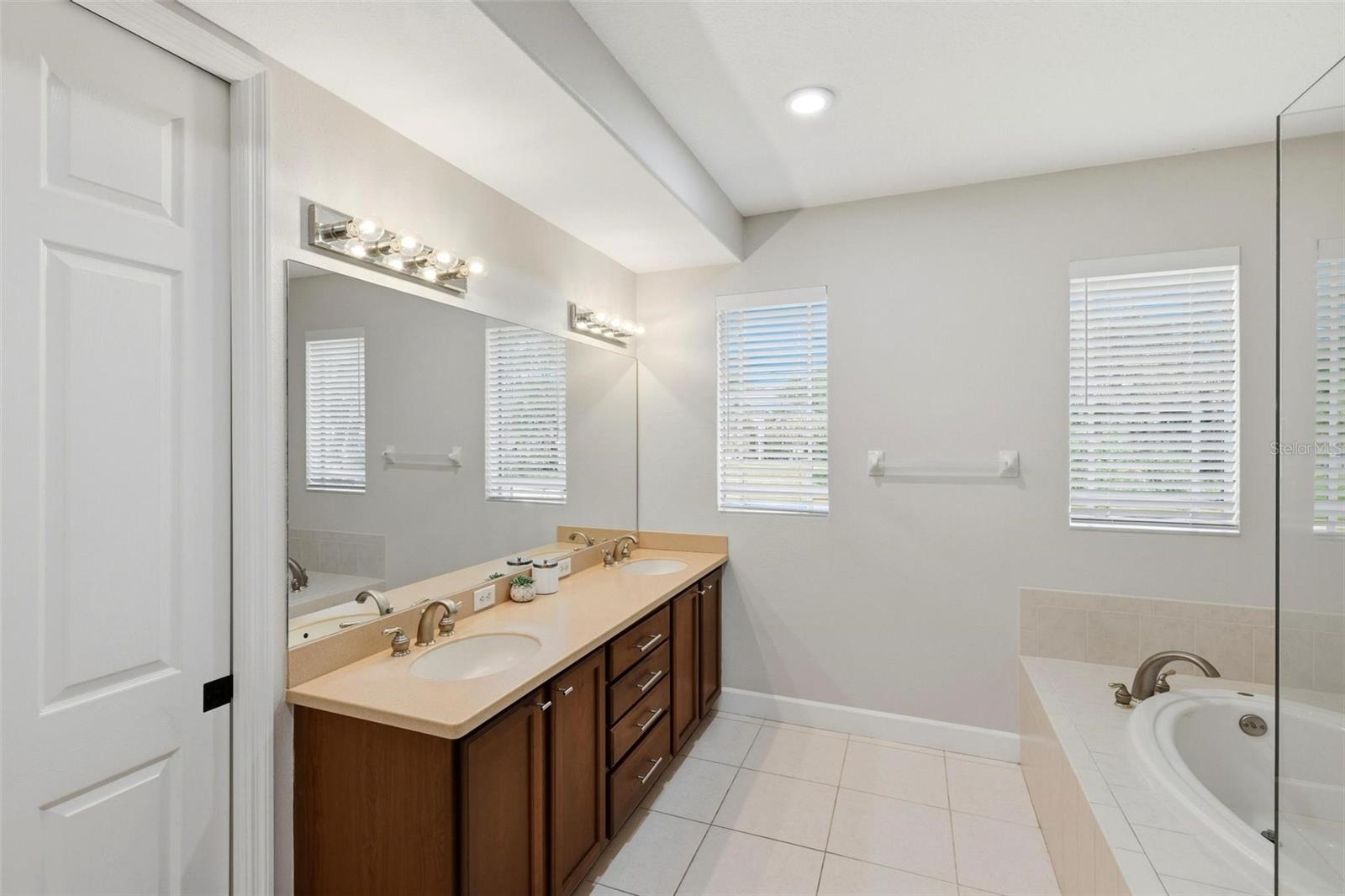 3769 GARLENDA AVE — photo 25