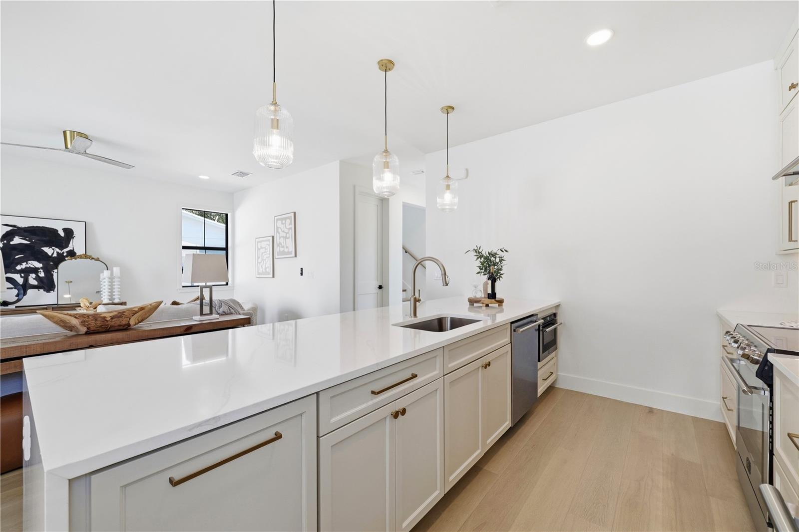 1025 MELROSE AVE S — photo 18