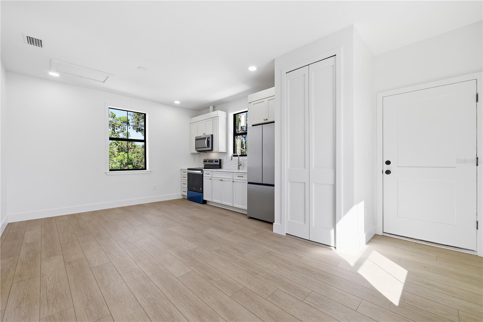 1025 MELROSE AVE S — photo 37
