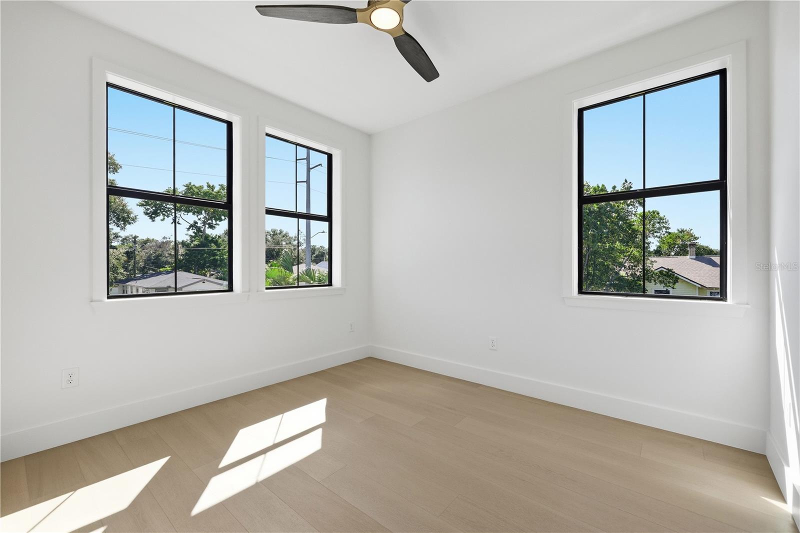 1025 MELROSE AVE S — photo 31