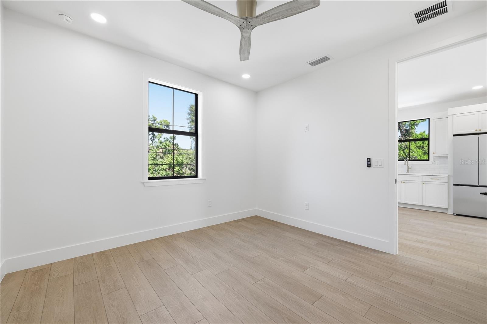 1025 MELROSE AVE S — photo 40