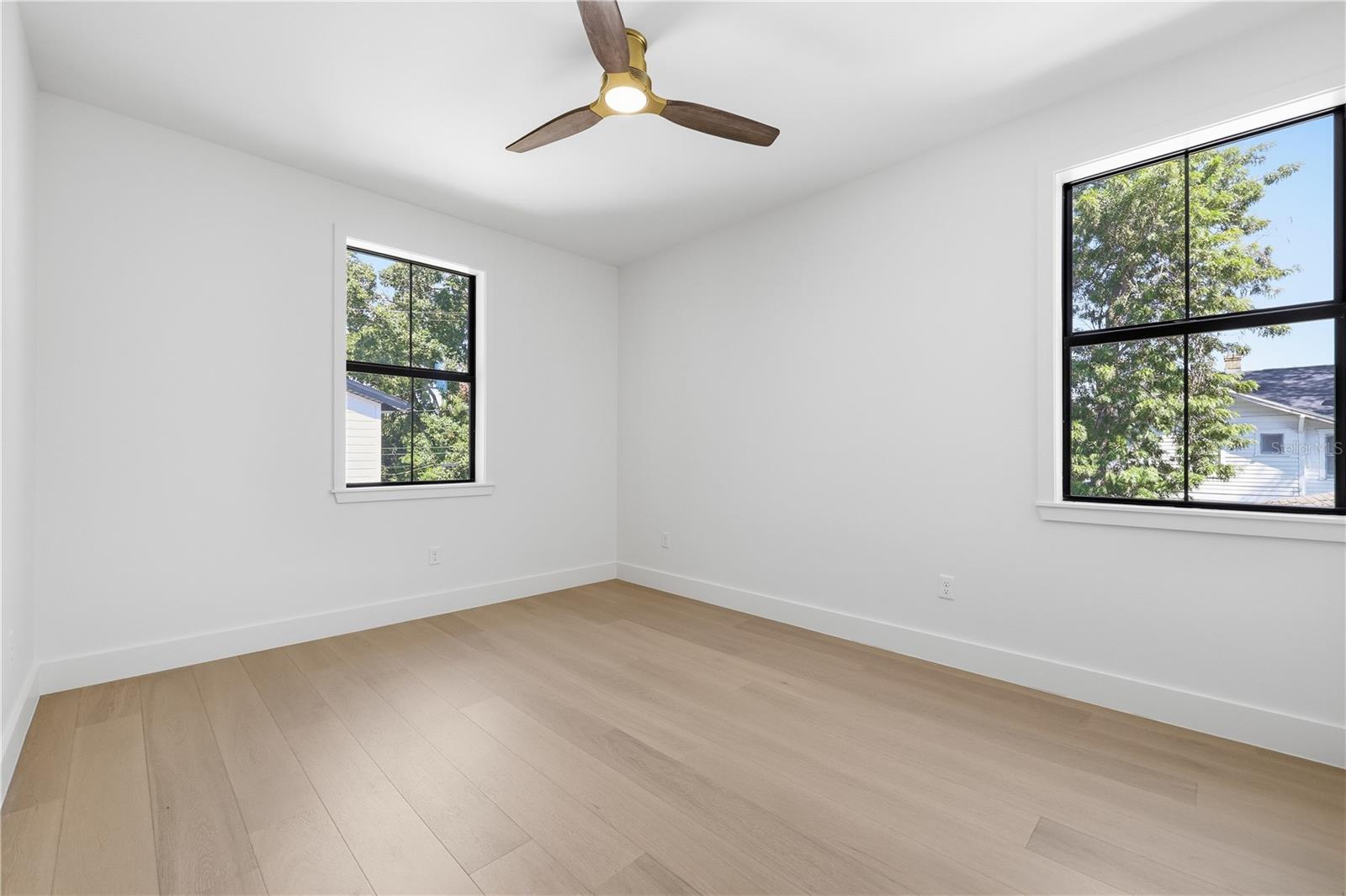 1025 MELROSE AVE S — photo 29