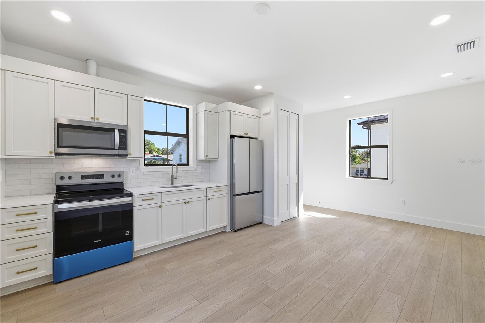 1025 MELROSE AVE S — photo 38