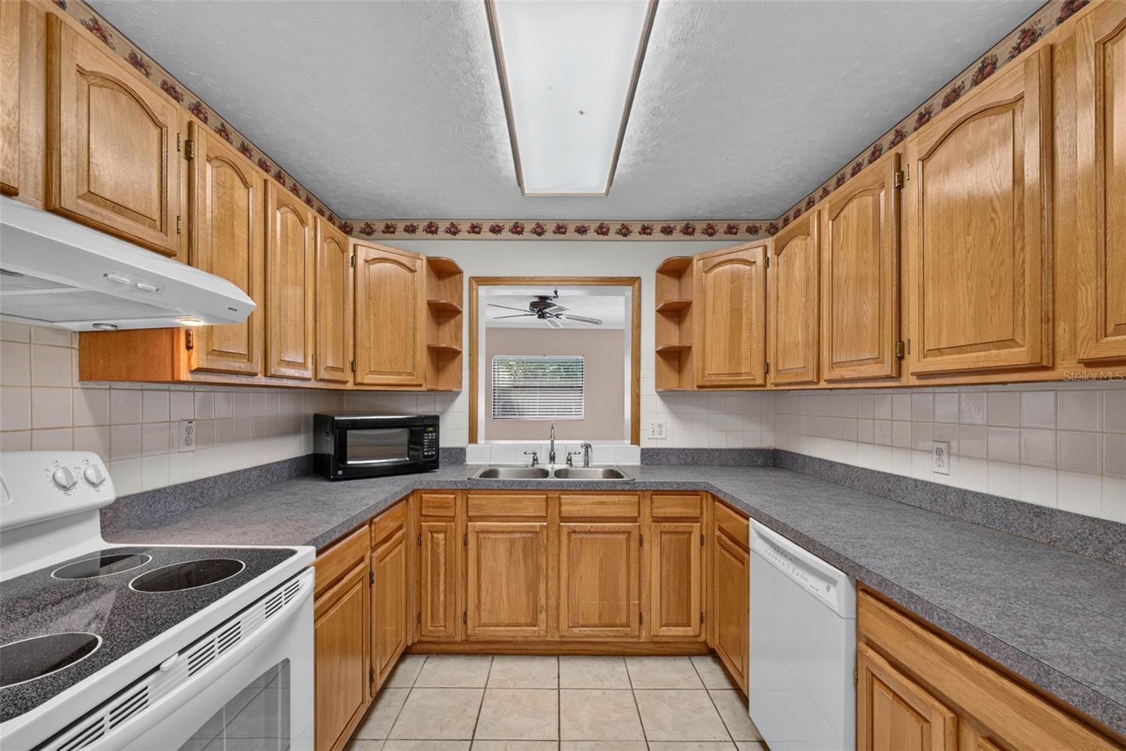 3312 W BURKE ST — photo 21