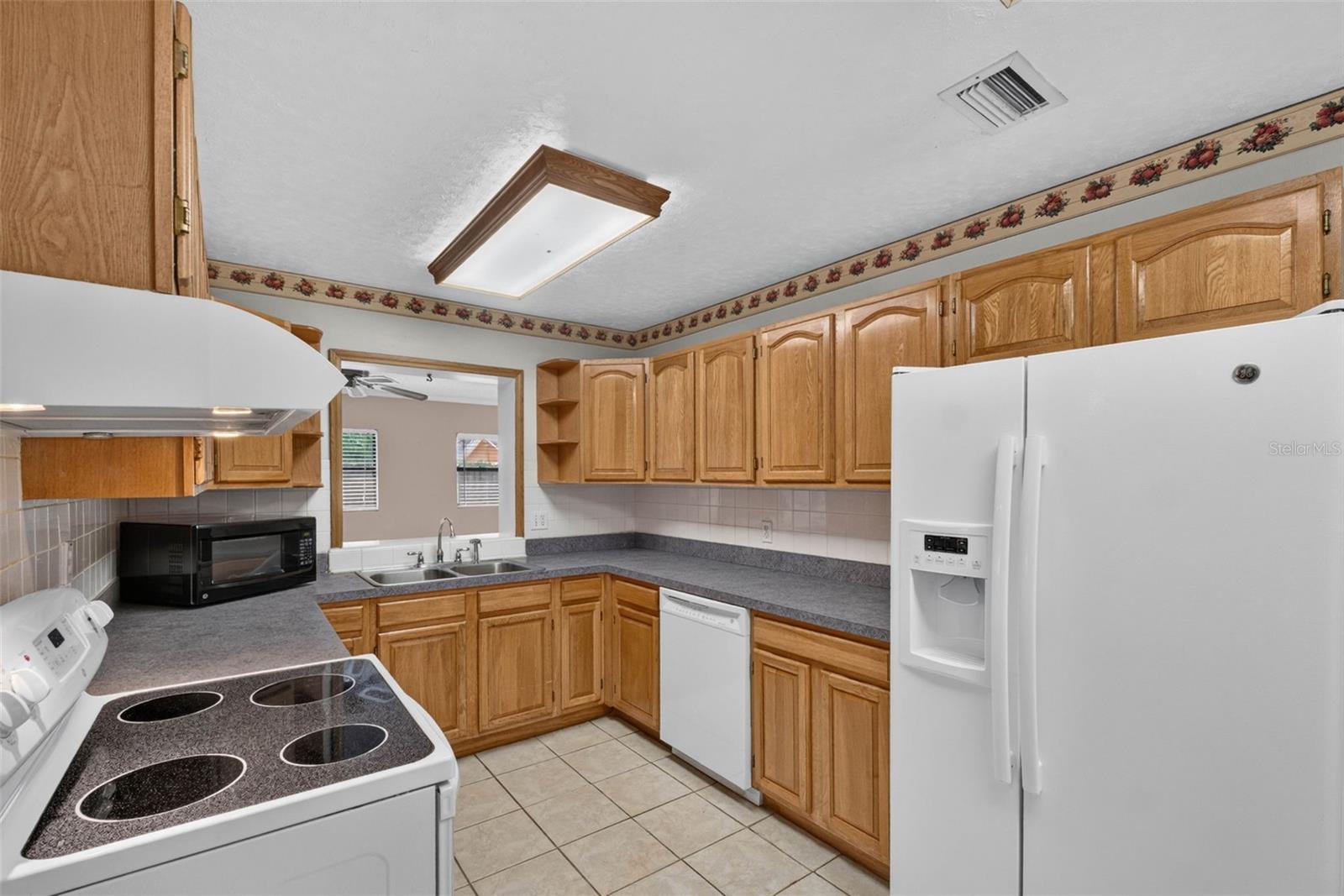 3312 W BURKE ST — photo 24