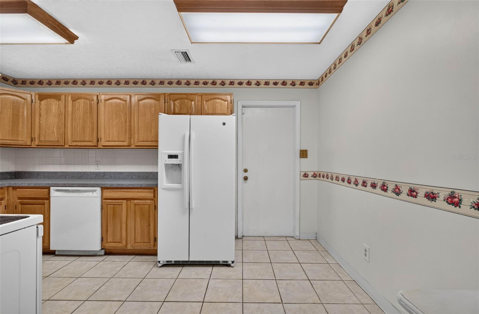 3312 W BURKE ST — photo 19