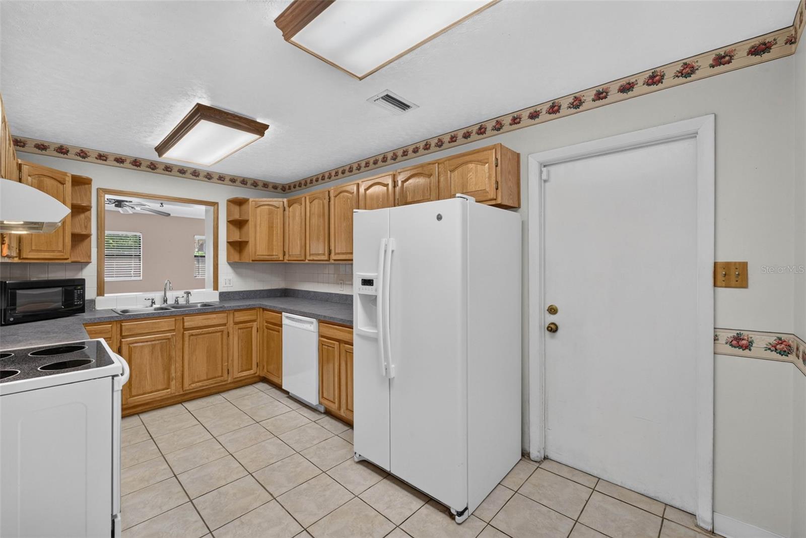 3312 W BURKE ST — photo 14