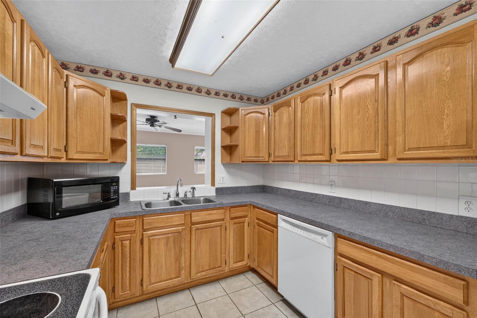 3312 W BURKE ST — photo 22