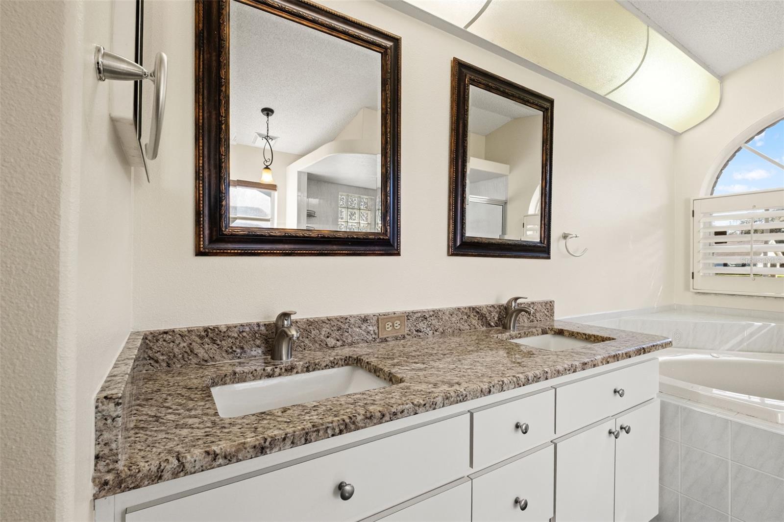 12843 OAK NUT ST — photo 38