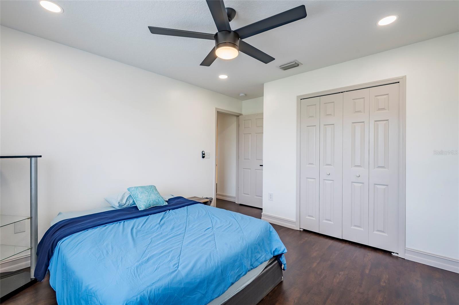 18182 SANDY POINTE DR — photo 33