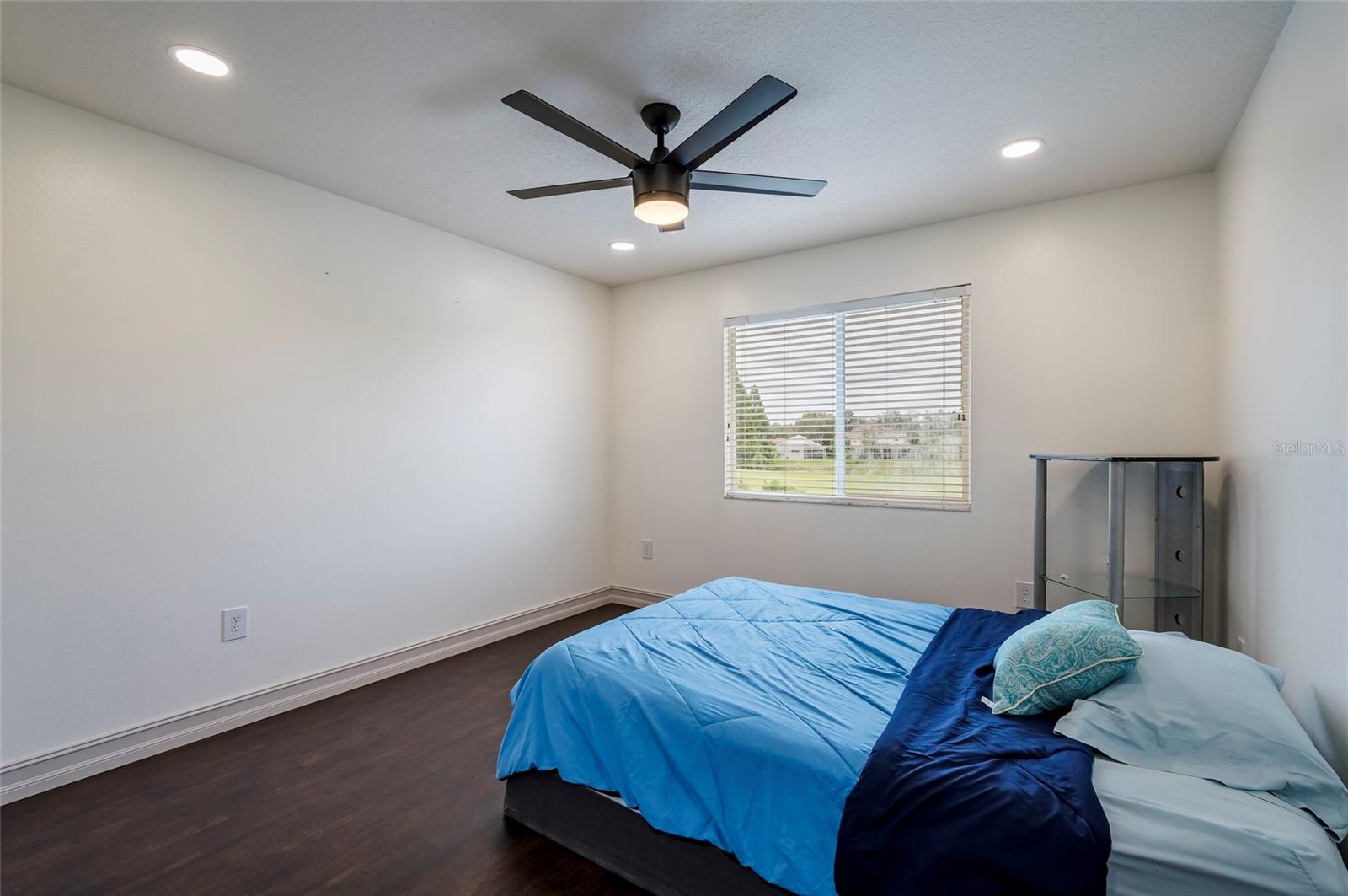 18182 SANDY POINTE DR — photo 32