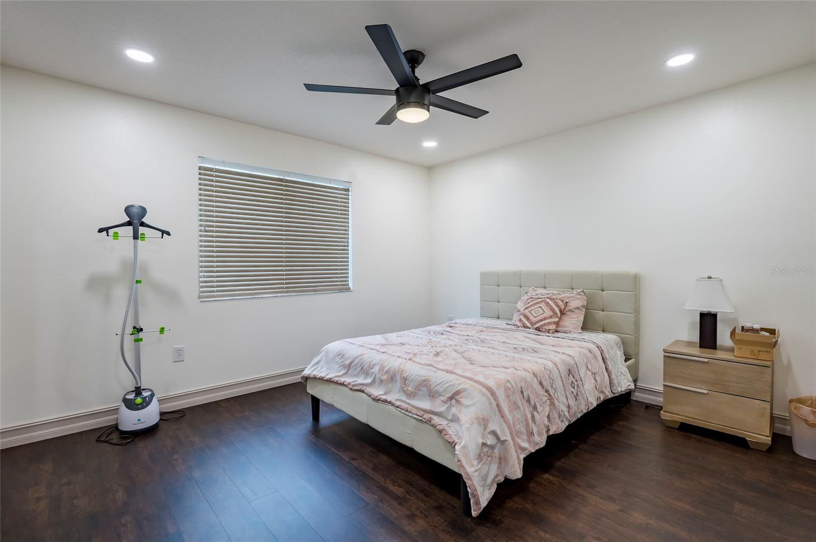 18182 SANDY POINTE DR — photo 38