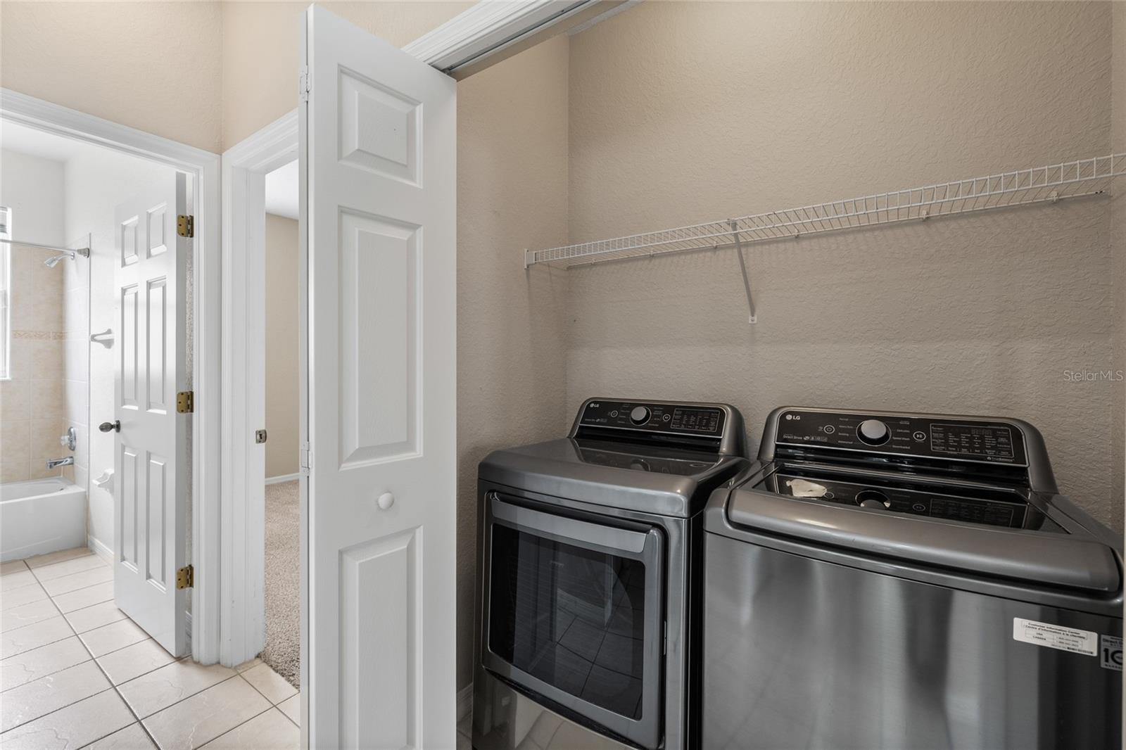 1436 HEDGEWOOD CIR — photo 32