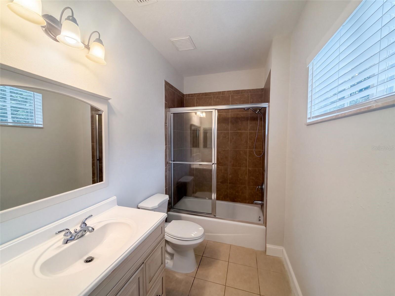 2015 RIVER CROSSING DR — photo 16