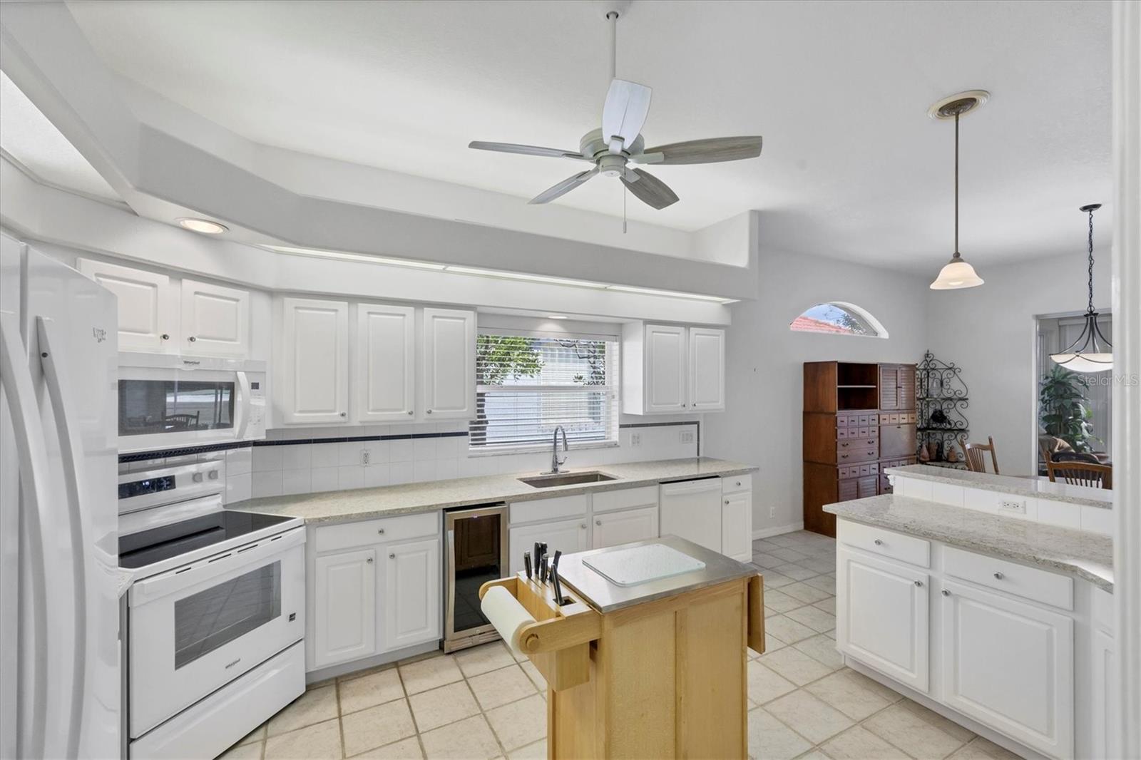 446 PINEWOOD LAKE DR — photo 36