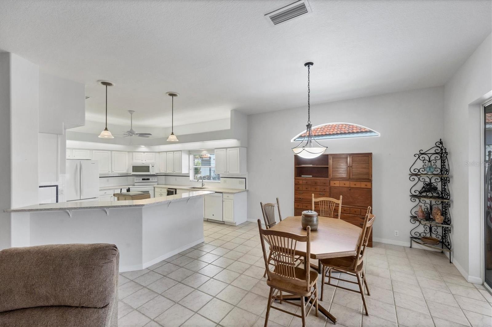 446 PINEWOOD LAKE DR — photo 32