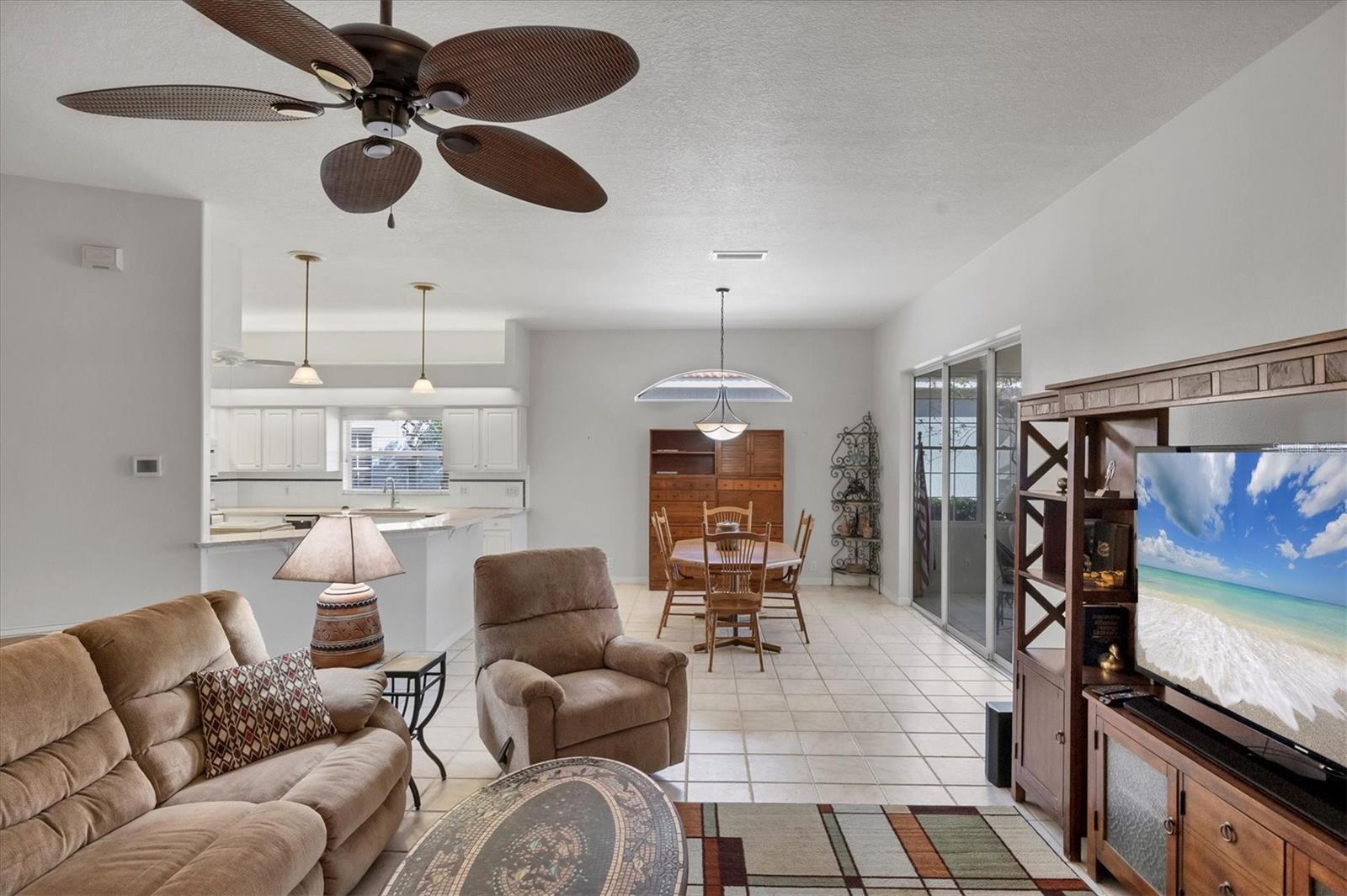 446 PINEWOOD LAKE DR — photo 9