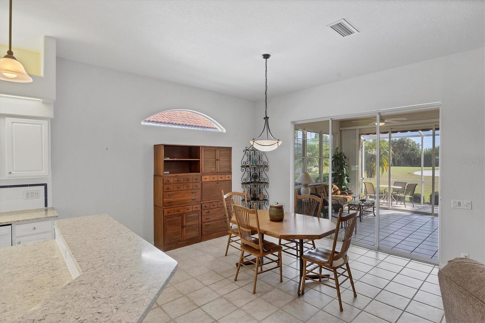 446 PINEWOOD LAKE DR — photo 10