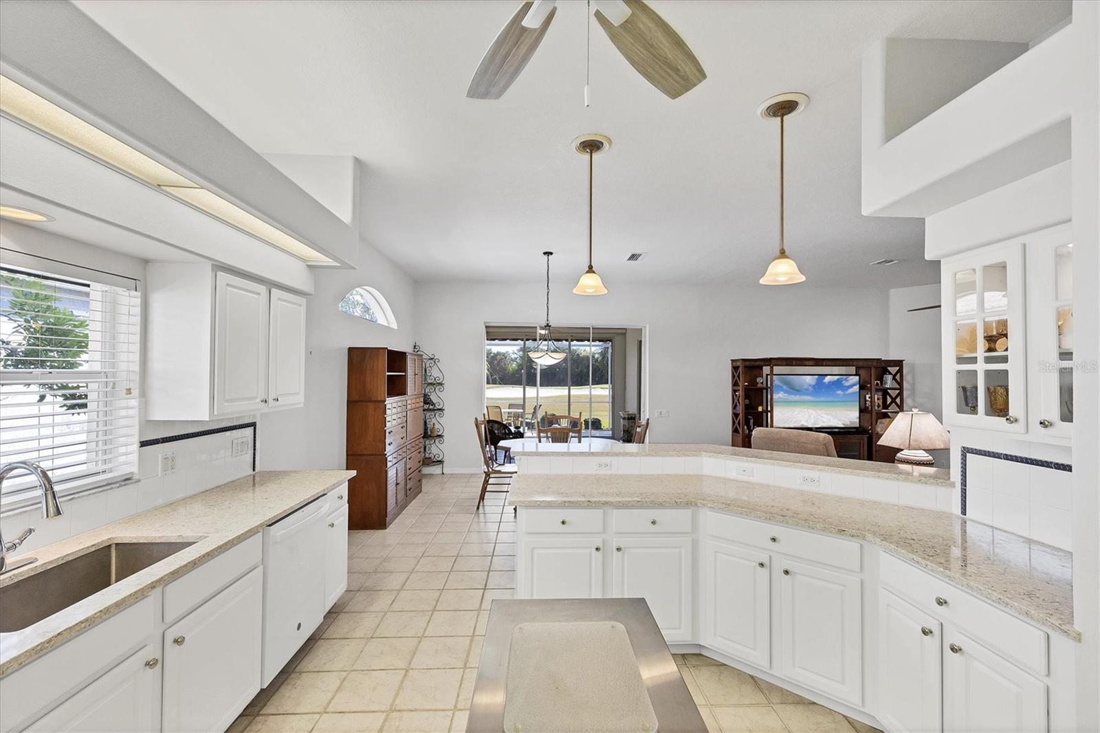 446 PINEWOOD LAKE DR — photo 37
