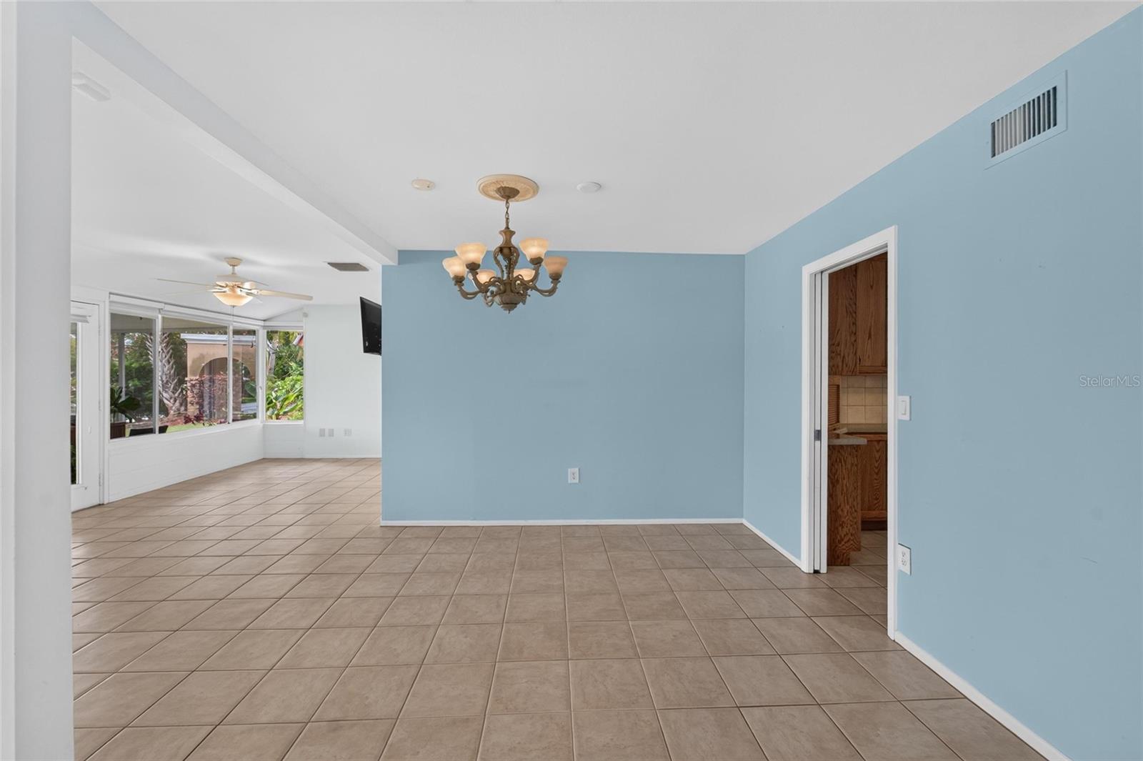1003 ANDOVER CIR — photo 17