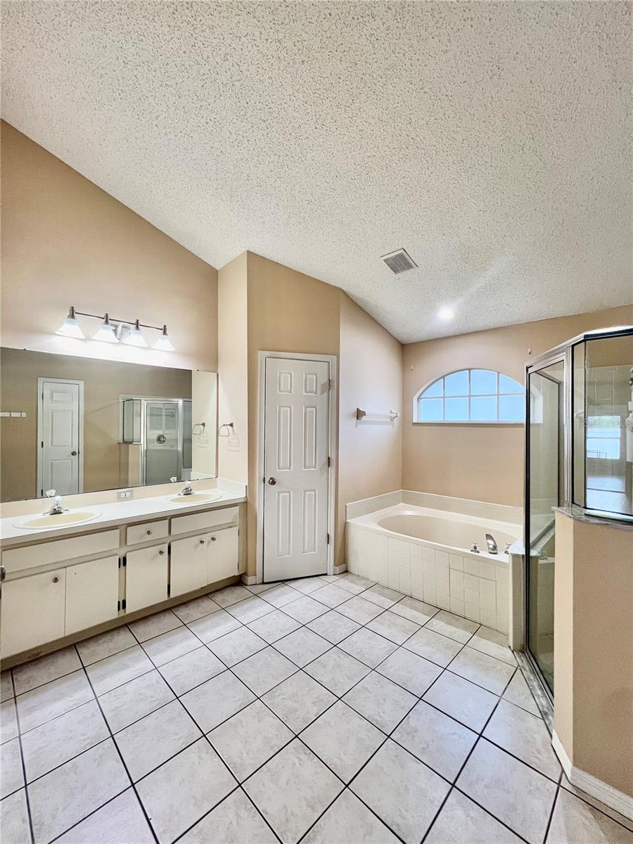 2413 NEEDHAM DR — photo 15