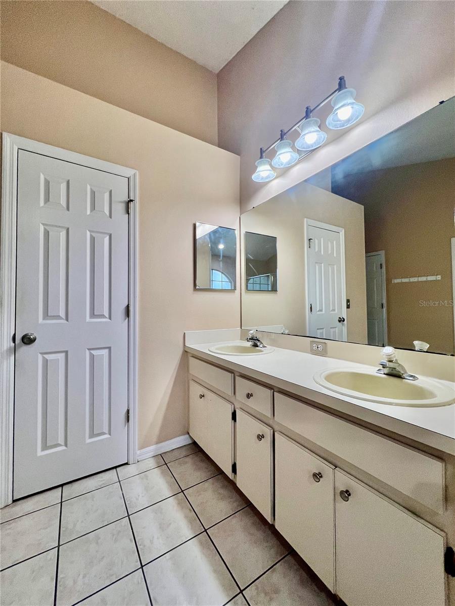 2413 NEEDHAM DR — photo 17