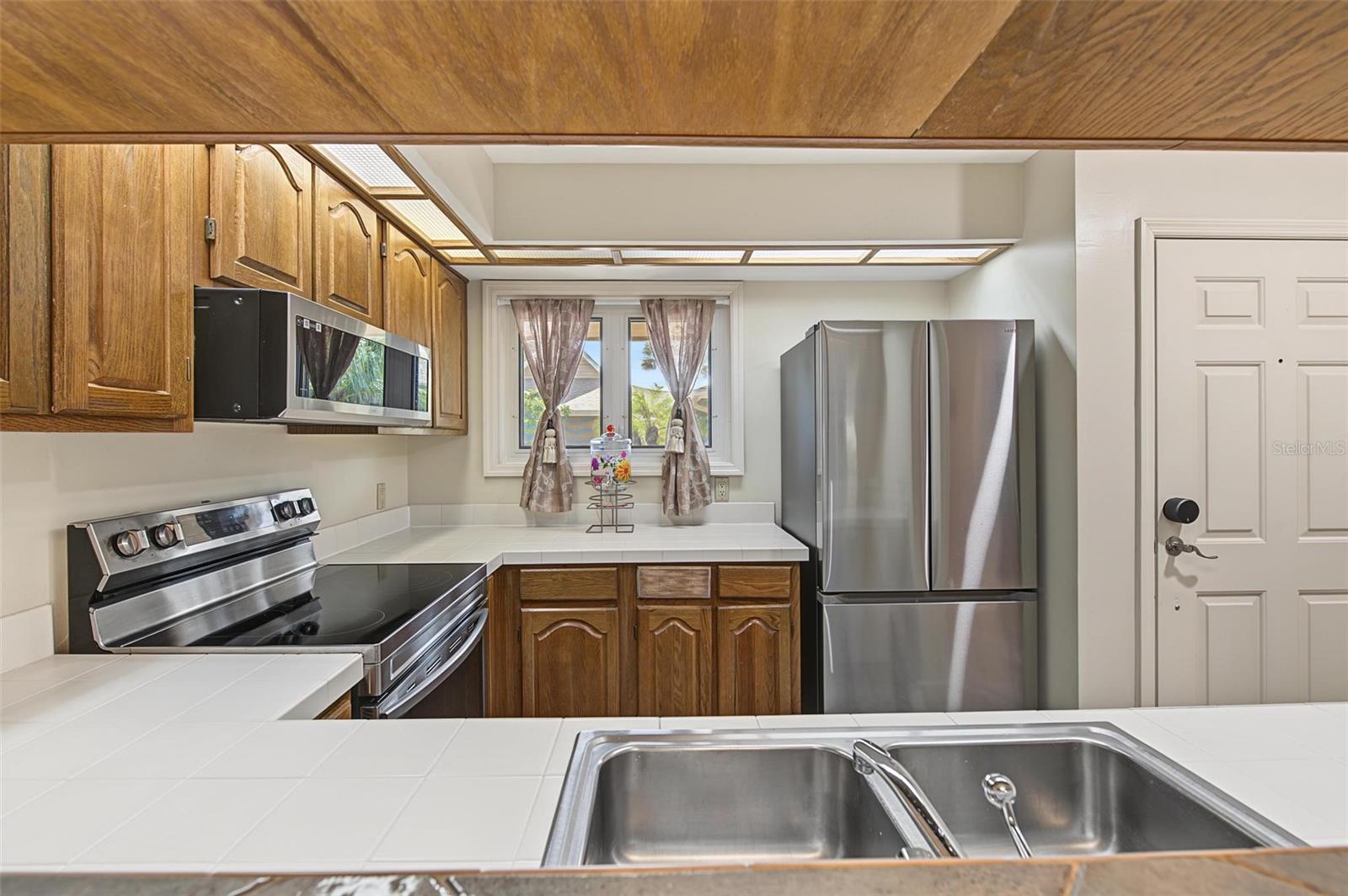 992 SPINNAKER CT — photo 31