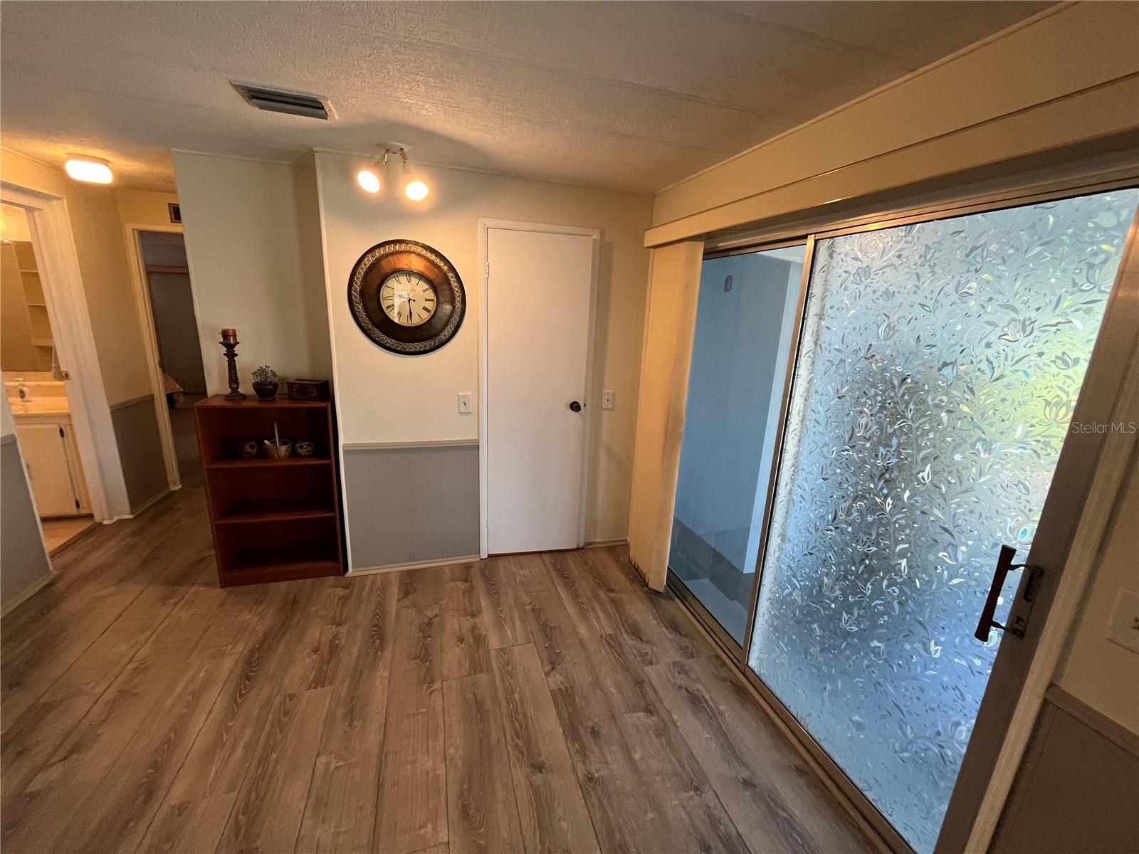 984 JOLANDA CIR — photo 25