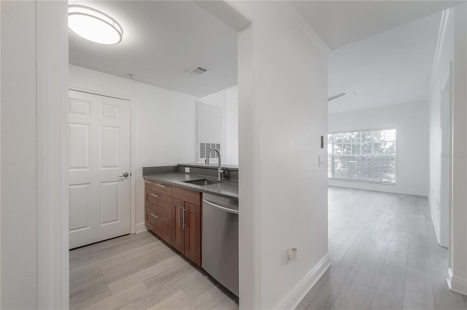 800 S DAKOTA AVE #327 — photo 4