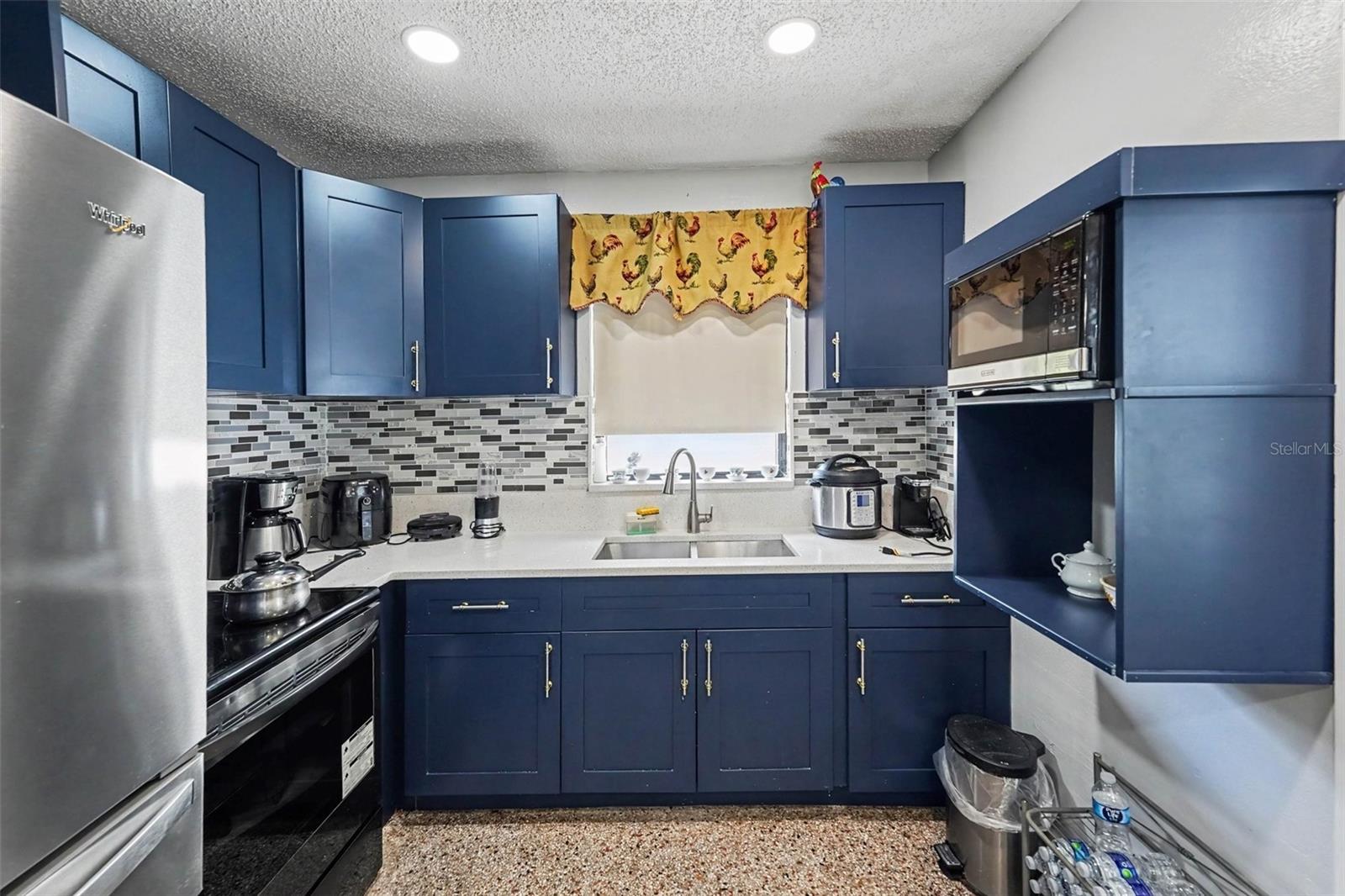 4916 ELDORADO DR — photo 2