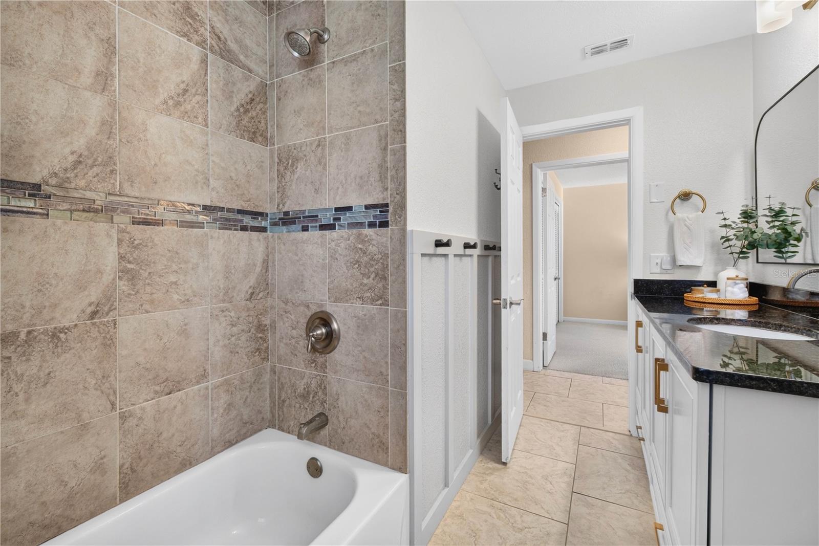 3058 GRAND VIEW AVE — photo 17