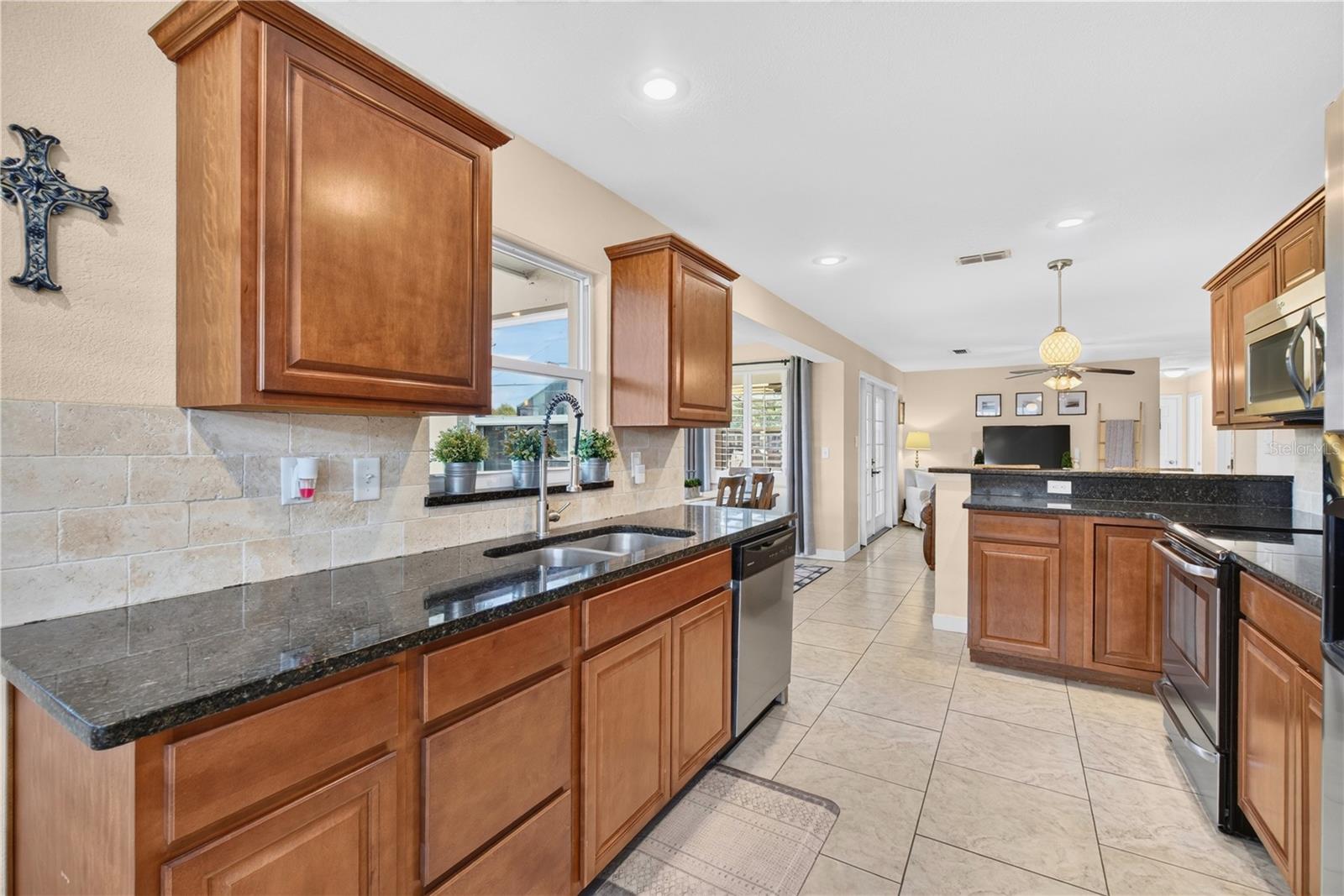 3058 GRAND VIEW AVE — photo 12