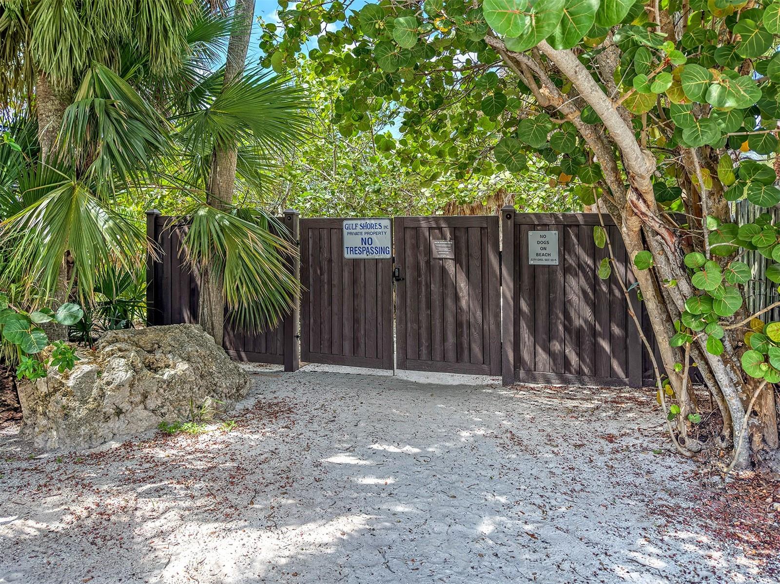 324 BEACH RD — photo 27