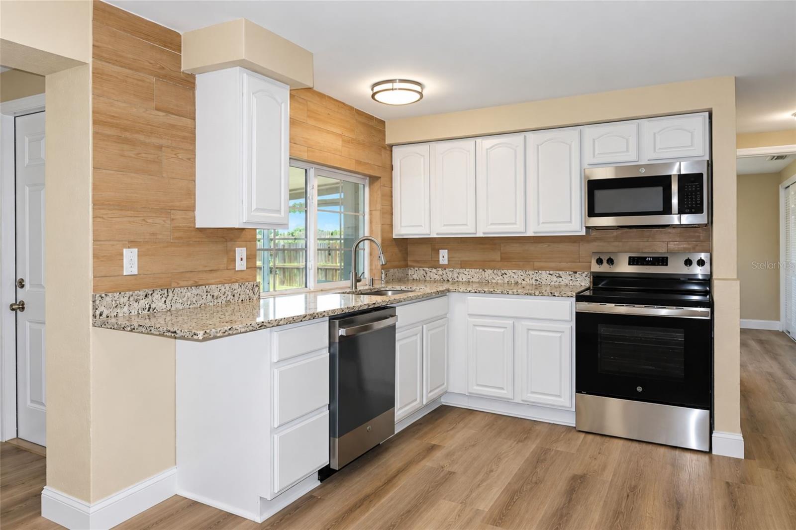 3521 KIMBERLY OAKS DR — photo 3