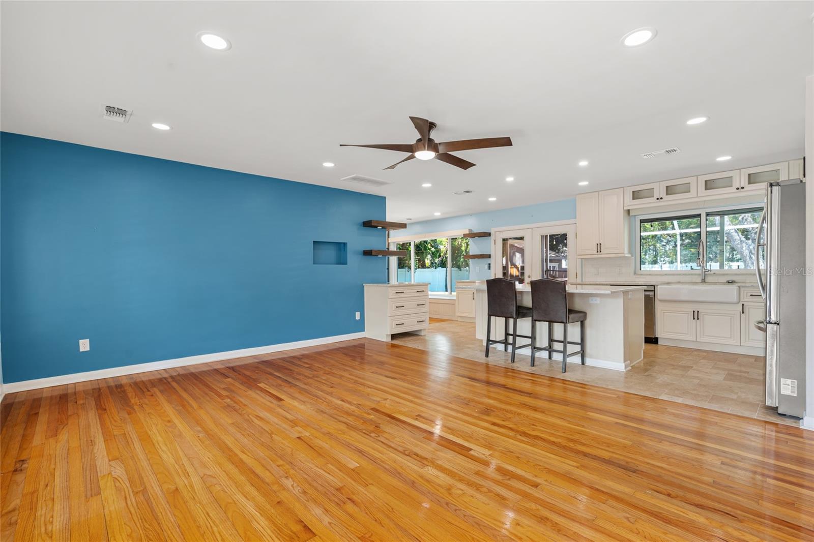 404 S WEST SHORE BLVD — photo 3