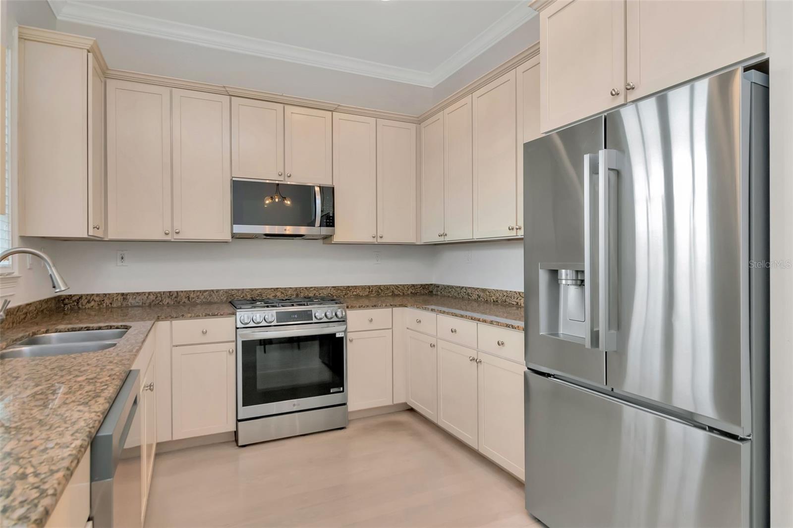 1008 S MOODY AVE #2 — photo 32