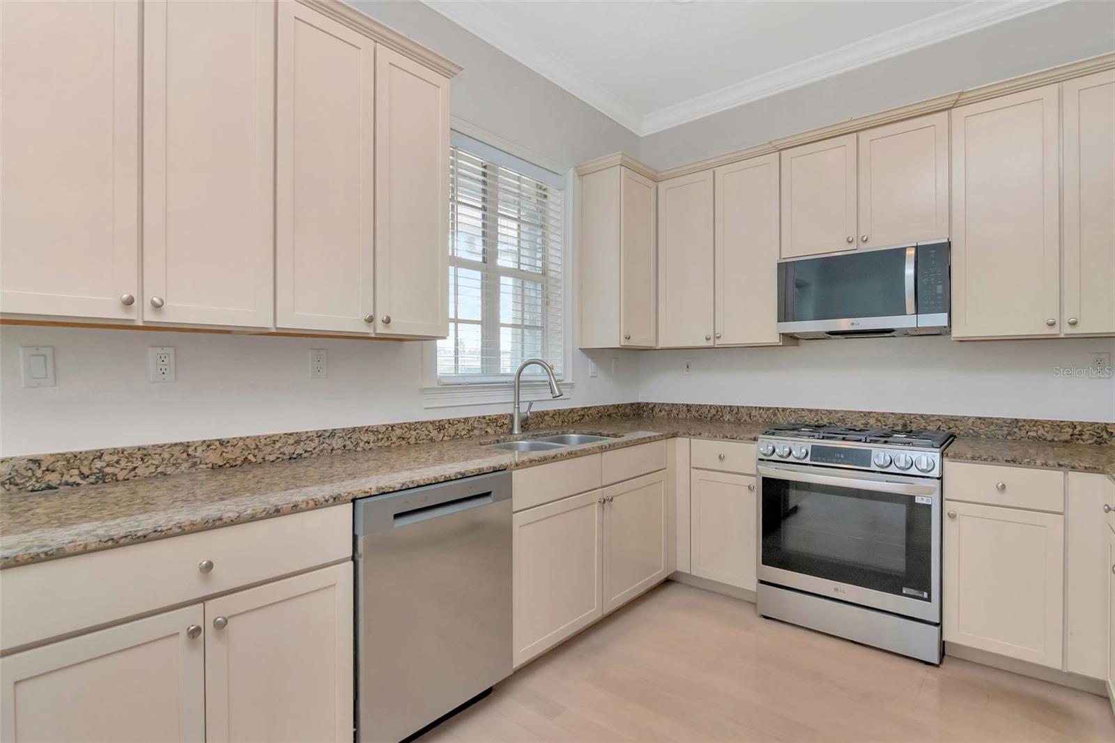 1008 S MOODY AVE #2 — photo 31
