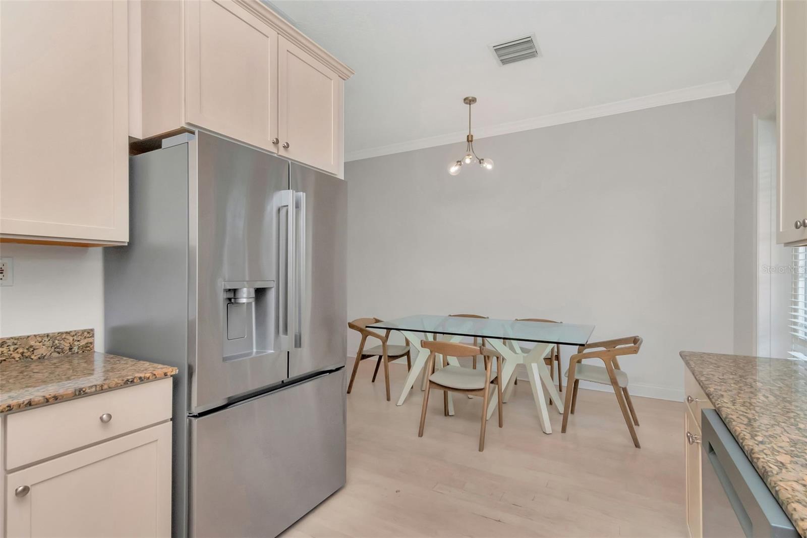1008 S MOODY AVE #2 — photo 33