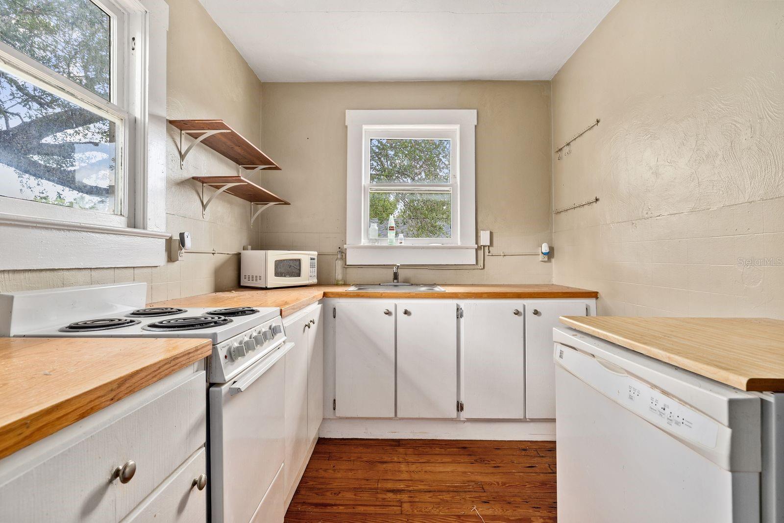 5914 N OLA AVE — photo 8