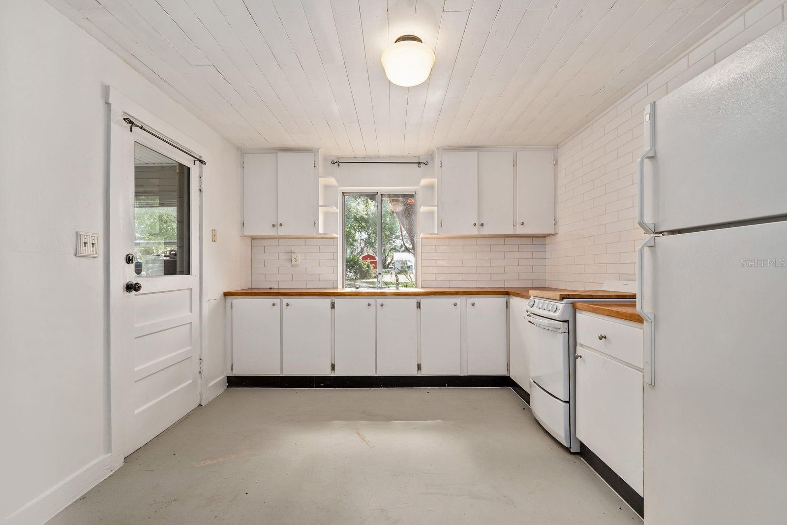 5914 N OLA AVE — photo 5