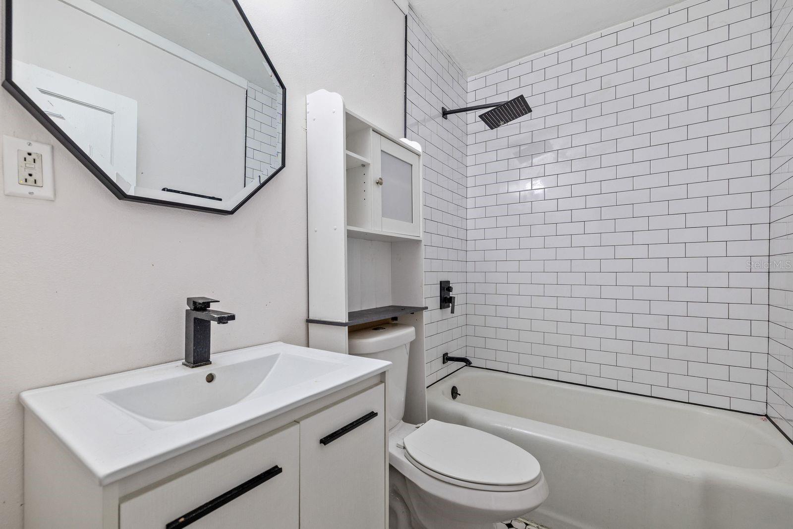 5914 N OLA AVE — photo 6