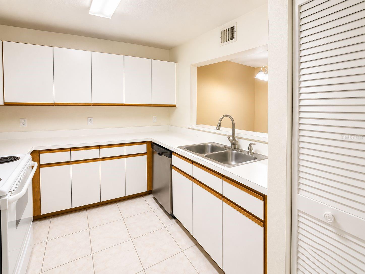 2323 FEATHER SOUND DR #205 — photo 9