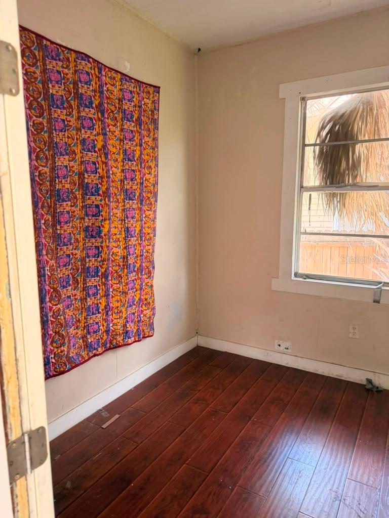 2323 W CHESTNUT ST — photo 2