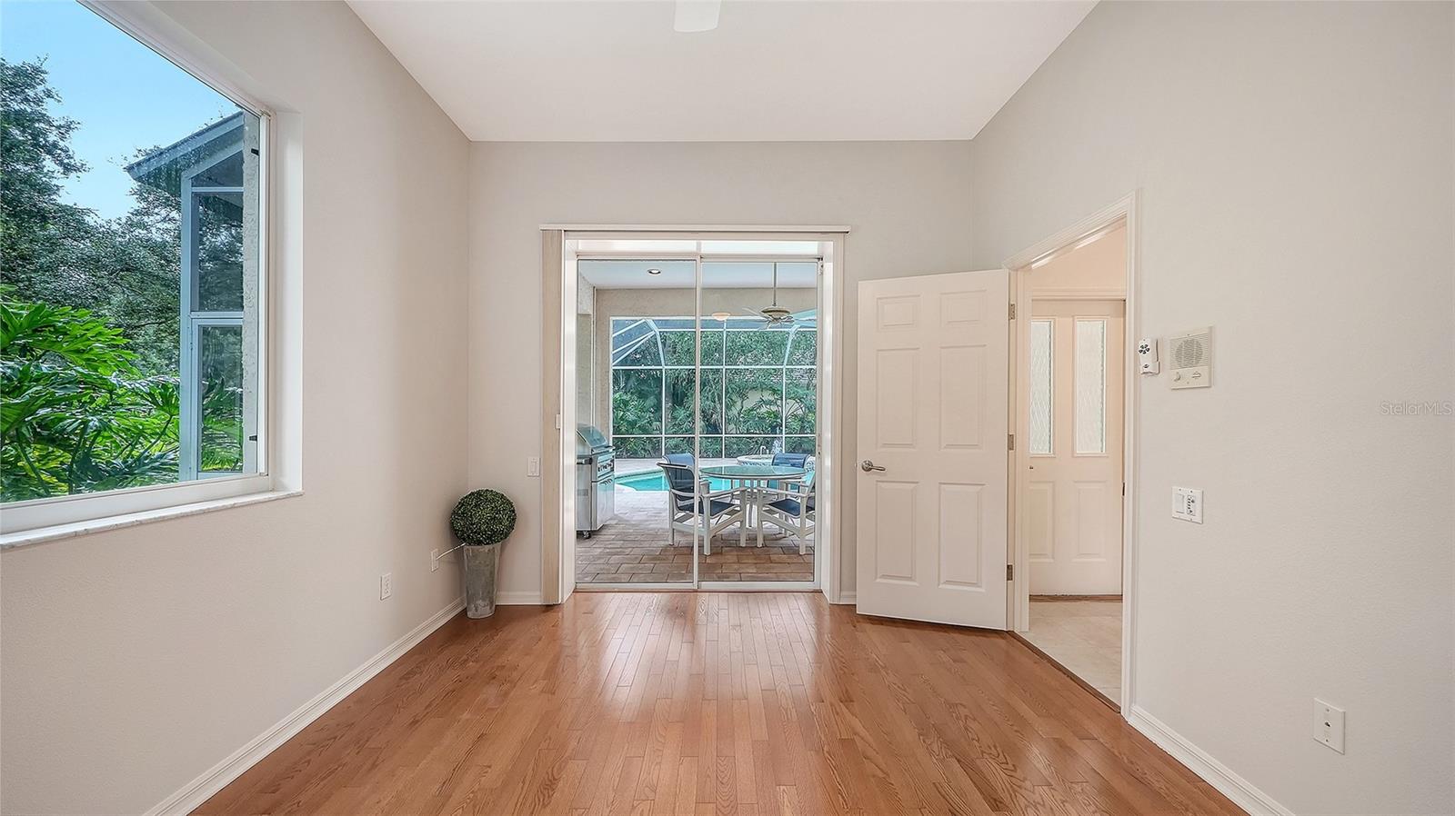 8105 COLLINGWOOD CT — photo 32