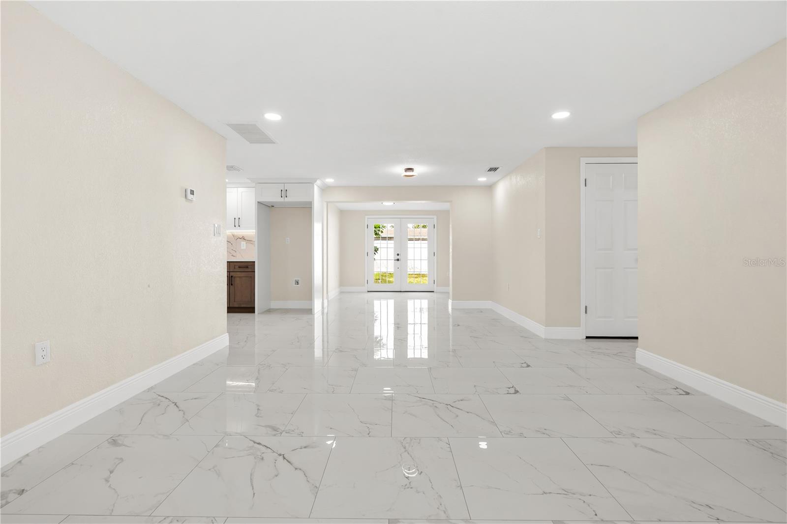 3041 HOLIDAY LAKE DR — photo 4