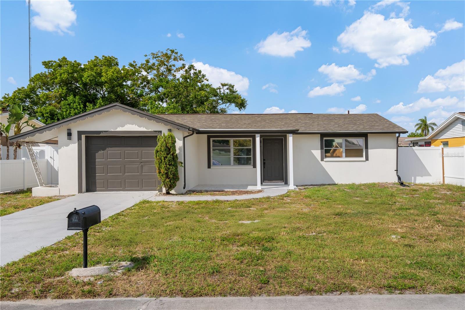 3041 HOLIDAY LAKE DR — photo 2