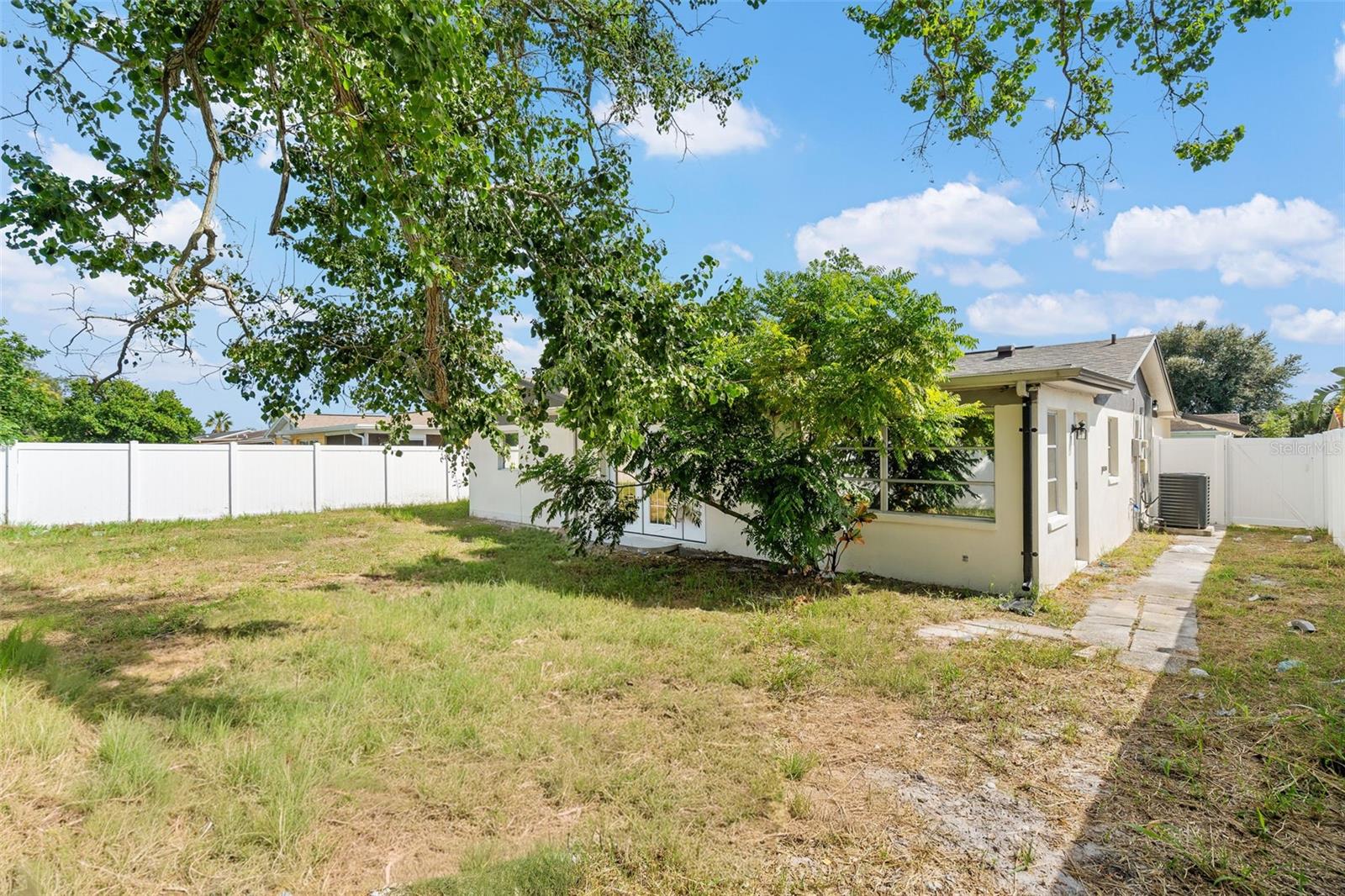 3041 HOLIDAY LAKE DR — photo 24