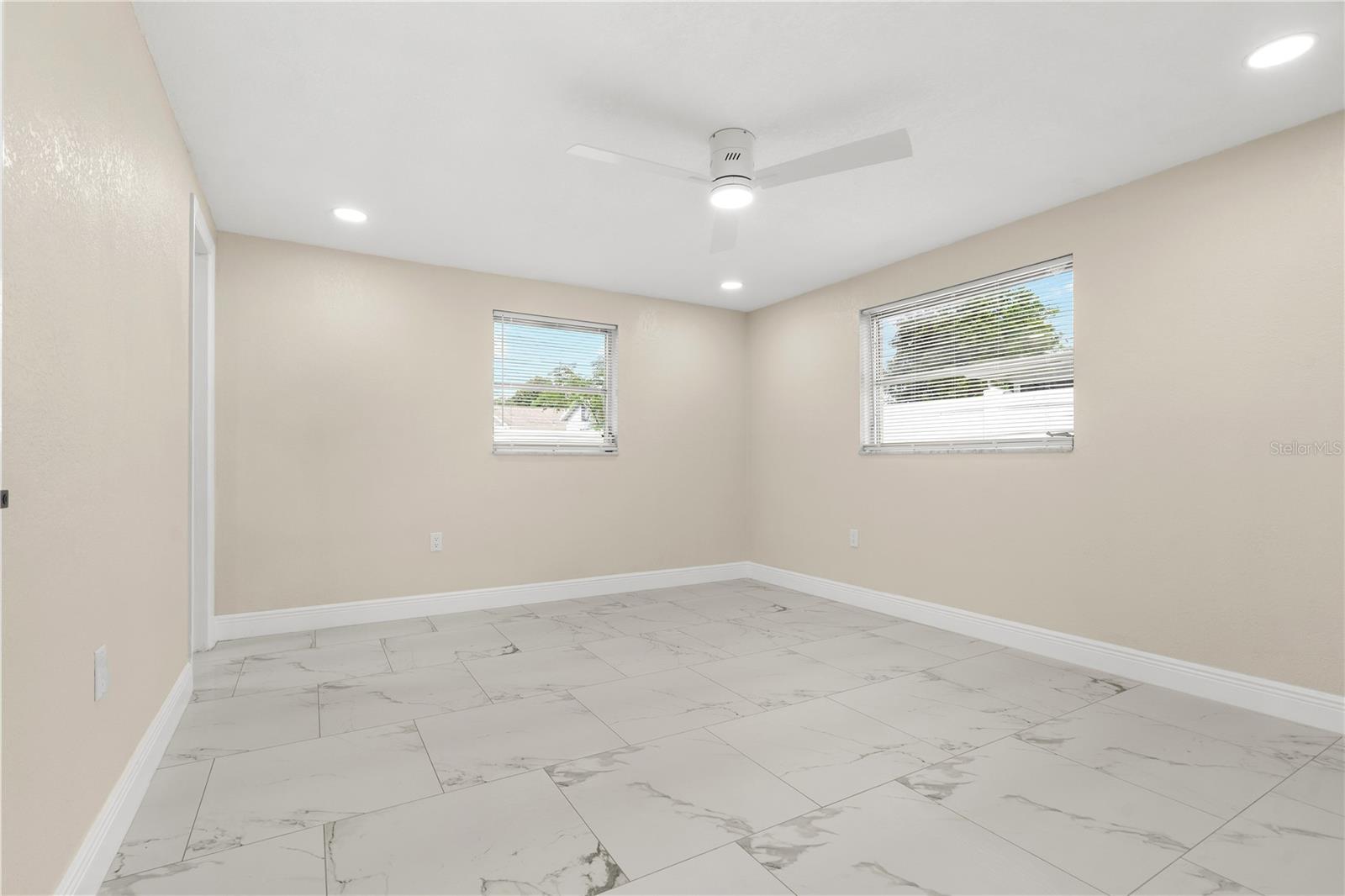 3041 HOLIDAY LAKE DR — photo 19
